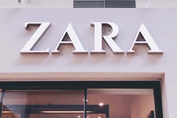 なるほどこのコーデもアリだな…【ZARA】アイテムを使った「サマ見え」コーデ集