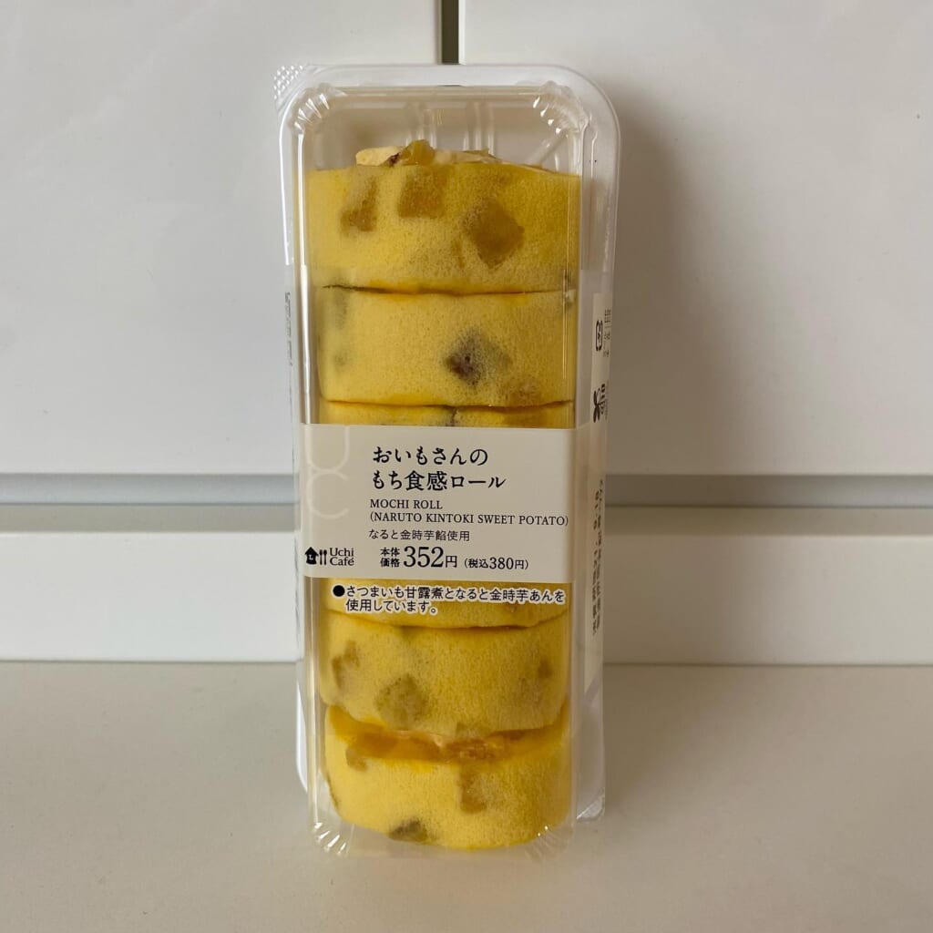 人気商品から秋verが♡【ローソン】の「おいもさんもち食感ロール」は最高傑作