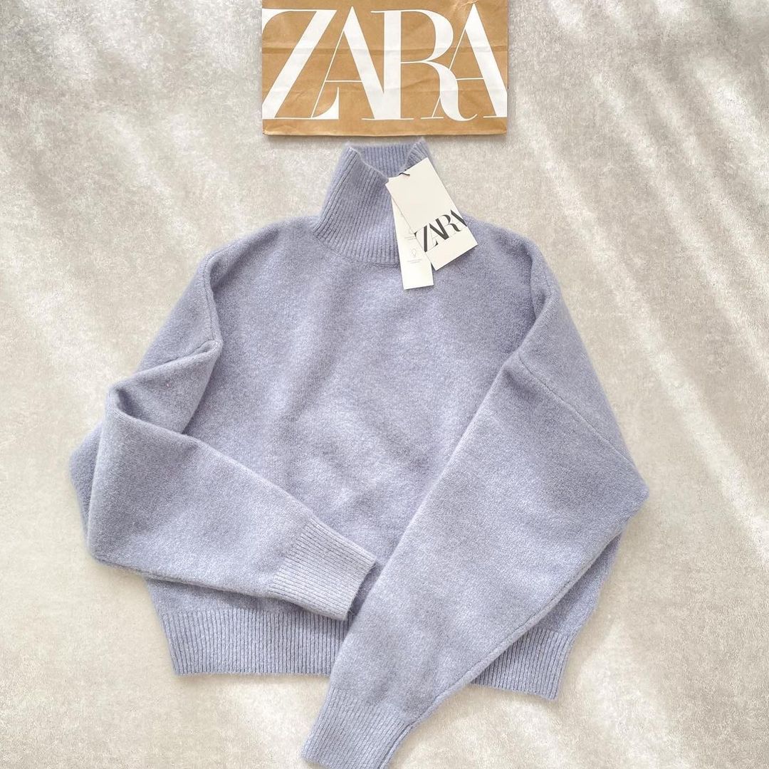 淡ブルーがステキかも♡【ZARA】の「ソフトハイネックセーター」がオシャレ