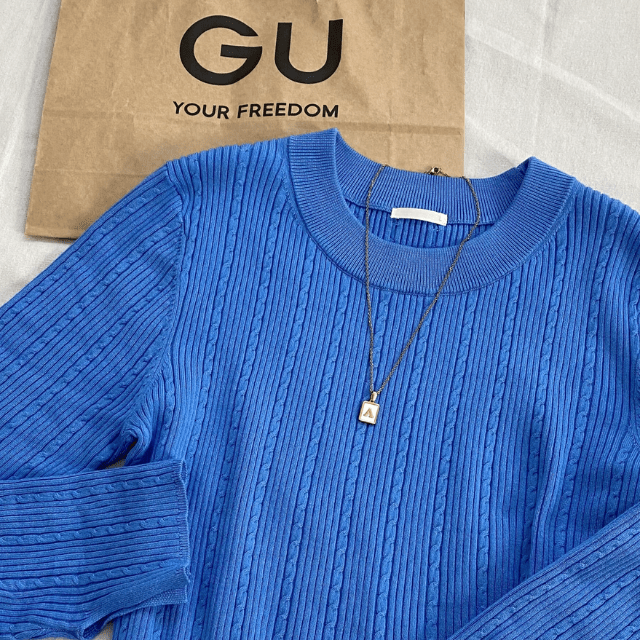 綺麗色「ブルー」にうっとり…♡【GU】袖が可愛すぎて「たまりません」“ケーブルニット”紹介