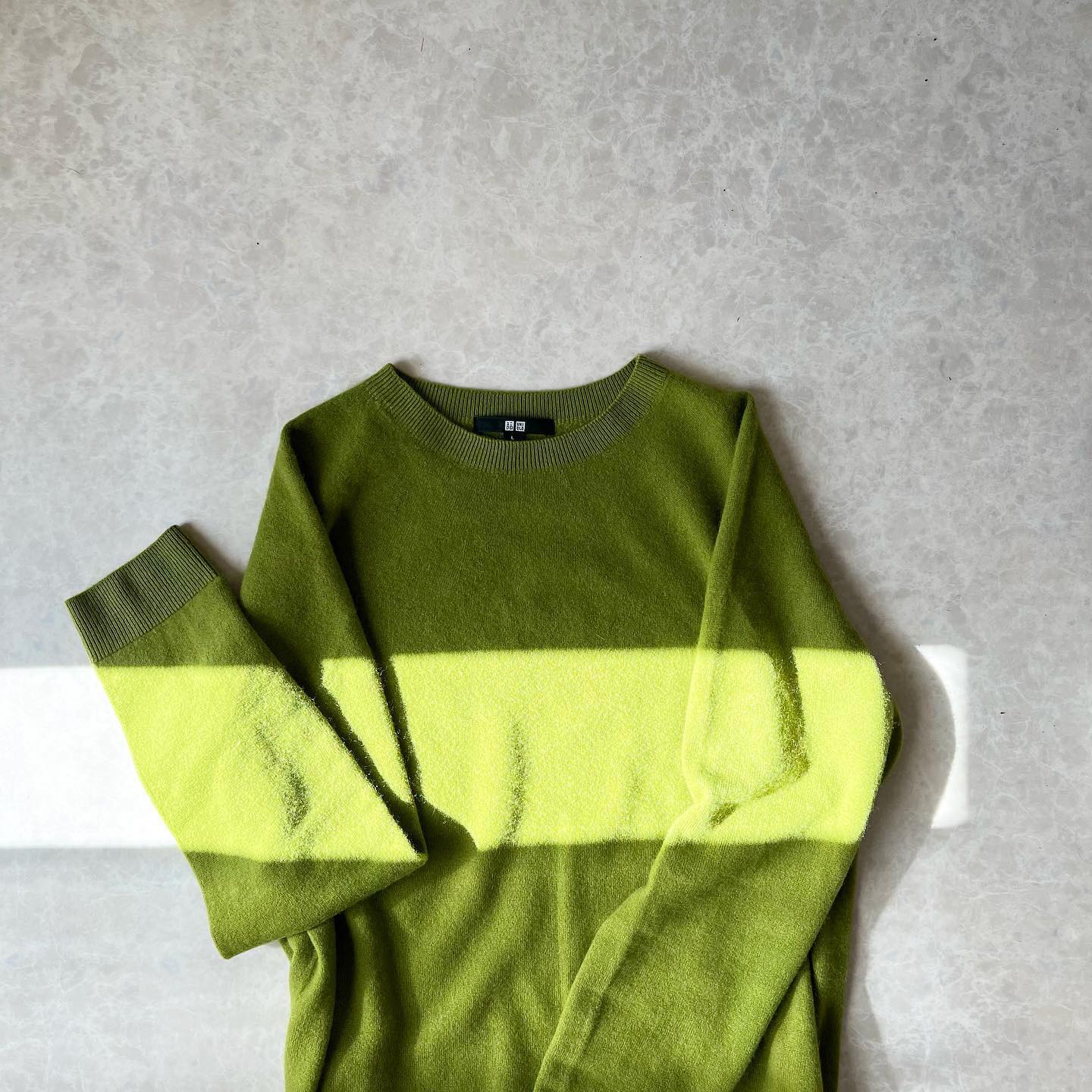ユニクロの3Dカシミヤクルーネックセーター（長袖）