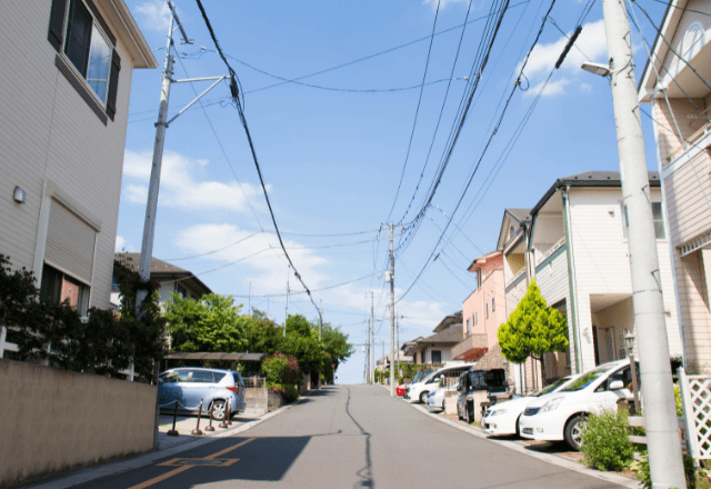 車の近くでボールを投げる隣人「なにか～？（笑）」夫「なんだその態度…」だが次の瞬間…⇒警察が登場し【新たなトラブル】に発展…！？