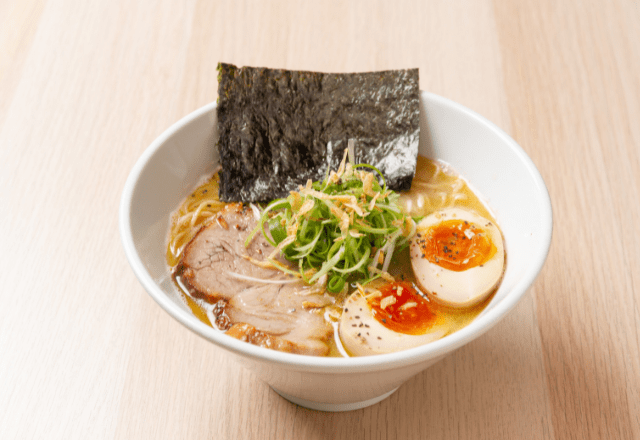 ラーメン屋で…メニューに違和感。客「なんか高くなってない？」次の瞬間…⇒店主が放った【まさかの言葉】に…客「…は？」