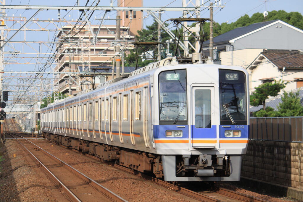 がら空きの電車で…わざと『女性の前』に立つ男。そして次の瞬間、男が取った【恐ろしい行動】に…女性「きゃっ！」