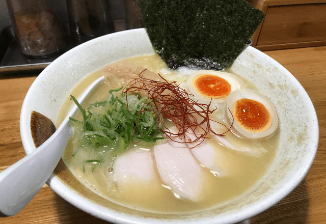 ラーメン屋で…店主「女が1人でラーメン（笑）」客「えっ…私のこと？」⇒直後、店主が【耳を疑う一言】を放ち…客「はぁ！？」