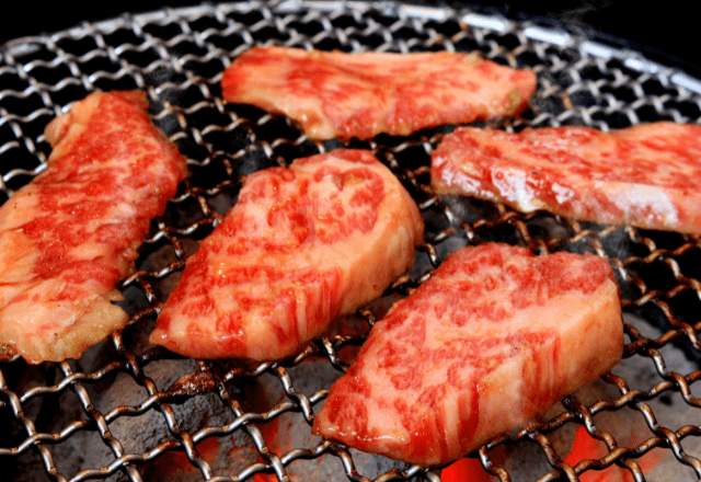 廃業寸前の中…焼き肉屋に現れた”空腹の不良少女”。修羅場になったが⇒「お前は…」少女の『正体』に店主は絶句！？